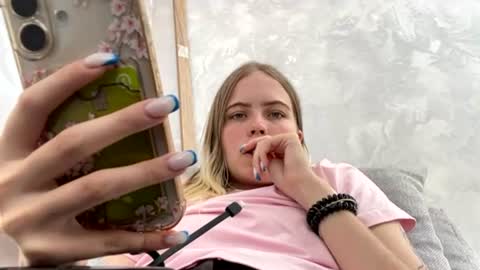 Snapshot of jessika_evans chatting on 06.19.26 jessika_evans online show from 06.19.26