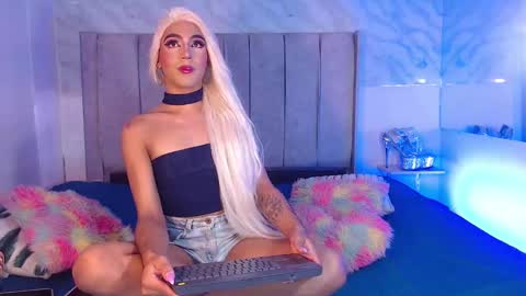 Snapshot of jessika_rabbits chatting on 12.21.24 JESS online show from 12.21.24