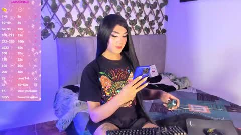 Snapshot of jessika_rabbits chatting on 10.08.25 JESS online show from 10.08.25