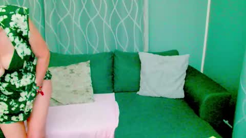 Snapshot of jessy_curt chatting on 10.21.25 jessy curt online show from 10.21.25