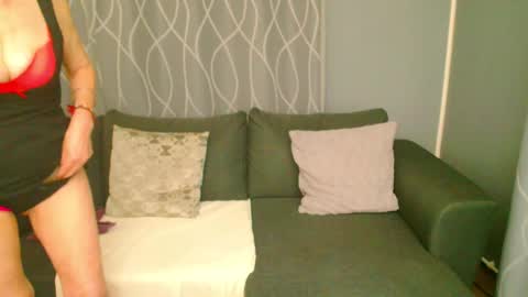 Snapshot of jessy_curt chatting on 11.18.25 jessy curt online show from 11.18.25