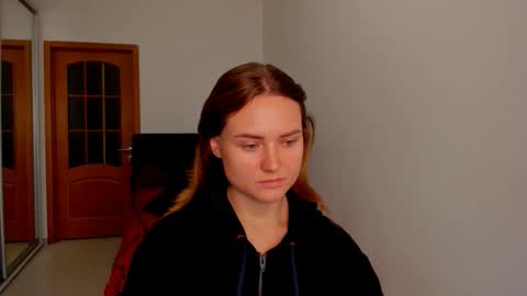 Snapshot of jessy_lil chatting on 11.15.25 Polina online show from 11.15.25