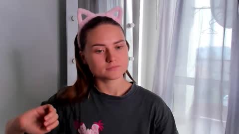 Snapshot of jessy_lil chatting on 11.17.25 Polina online show from 11.17.25