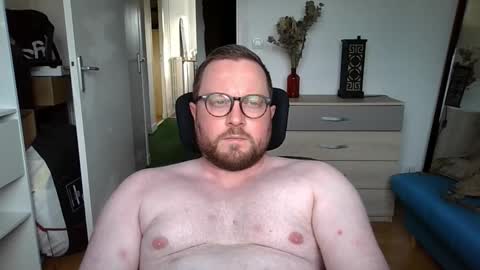 Snapshot of jeuneloup92 chatting on 10.31.25 jeuneloup92 online show from 10.31.25