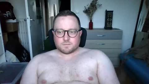 Snapshot of jeuneloup92 chatting on 02.16.26 jeuneloup92 online show from 02.16.26