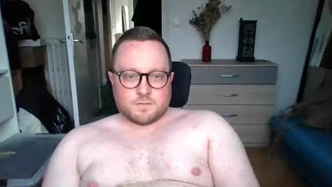 Snapshot of jeuneloup92 chatting on 02.18.26 jeuneloup92 online show from 02.18.26