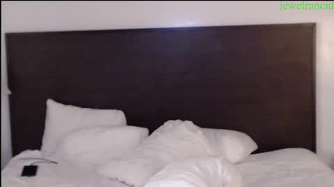 Miss Lovely online show from 02.25.25