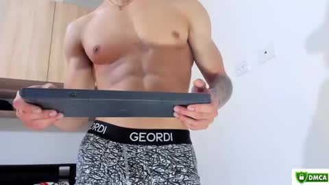 Snapshot of jey_cox23 chatting on 01.04.25 jey cox online show from 01.04.25