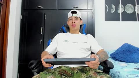 Snapshot of jey_cox23 chatting on 09.18.25 jey cox online show from 09.18.25