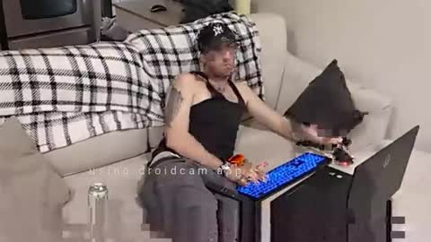 Snapshot of jf12334 chatting on 12.05.25 NedeledeN online show from 12.05.25