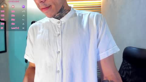 Snapshot of jharol_cardona chatting on 01.14.25 Jharol online show from 01.14.25