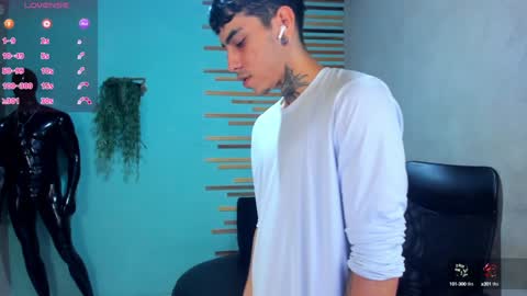 Snapshot of jharol_cardona chatting on 01.15.25 Jharol online show from 01.15.25