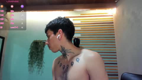 Snapshot of jharol_cardona chatting on 02.01.25 Jharol online show from 02.01.25