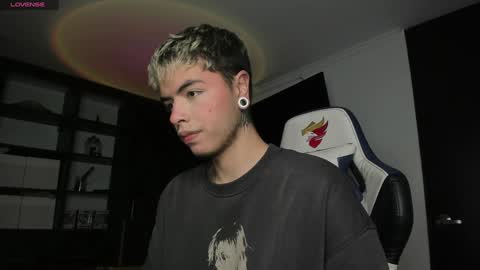 Snapshot of jhn_morghan chatting on 01.01.25 Morghan online show from 01.01.25