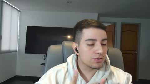 Jhoan Saenz online show from 11.11.25