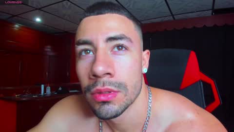 Jhojan Strong  online show from 12.21.24