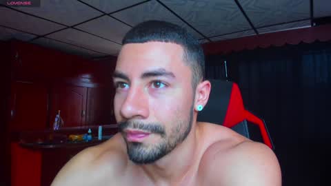 Jhojan Strong  online show from 12.31.24