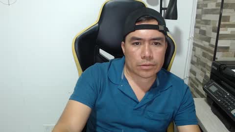 jhonatan_morales online show from 10.10.25