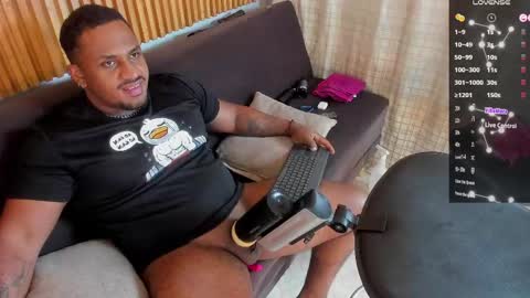 Snapshot of jhonblacke chatting on 05.16.26 jhon online show from 05.16.26