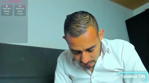 Snapshot of jhonyalzate chatting on 02.19.26 Jhony Alzate online show from 02.19.26