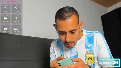 Snapshot of jhonyalzate chatting on 02.25.26 Jhony Alzate online show from 02.25.26