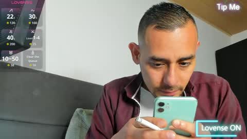Snapshot of jhonyalzate chatting on 04.21.26 Jhony Alzate online show from 04.21.26