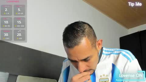 Snapshot of jhonyalzate chatting on 05.04.26 Jhony Alzate online show from 05.04.26