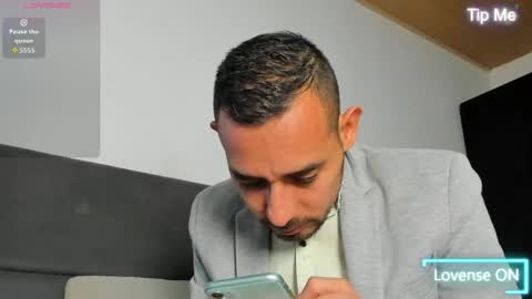Snapshot of jhonyalzate chatting on 05.30.26 Jhony Alzate online show from 05.30.26