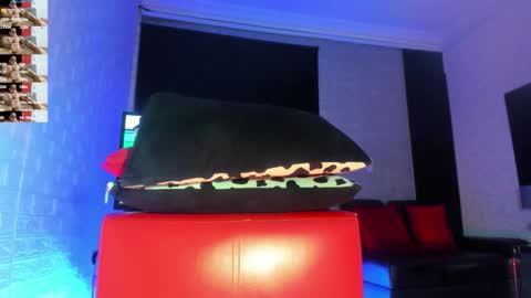 Snapshot of jhonymiller chatting on 09.24.25 jhonymiller online show from 09.24.25