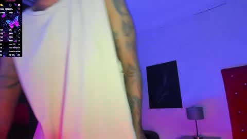 Snapshot of jhonymiller chatting on 10.01.25 jhonymiller online show from 10.01.25