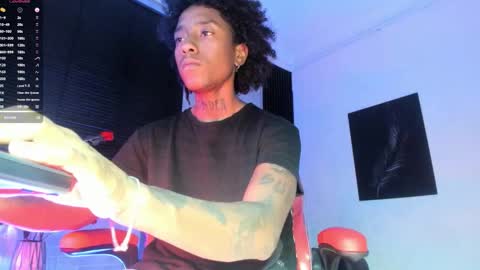 Snapshot of jhonymiller chatting on 10.12.25 jhonymiller online show from 10.12.25