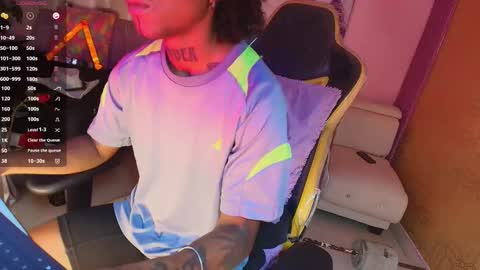 Snapshot of jhonymiller chatting on 10.13.25 jhonymiller online show from 10.13.25