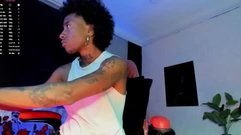 Snapshot of jhonymiller chatting on 10.26.25 jhonymiller online show from 10.26.25