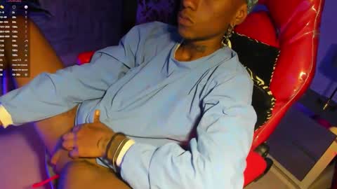 Snapshot of jhonymiller chatting on 10.31.25 jhonymiller online show from 10.31.25