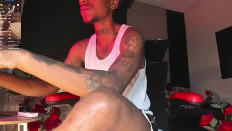 Snapshot of jhonymiller chatting on 11.30.25 jhonymiller online show from 11.30.25