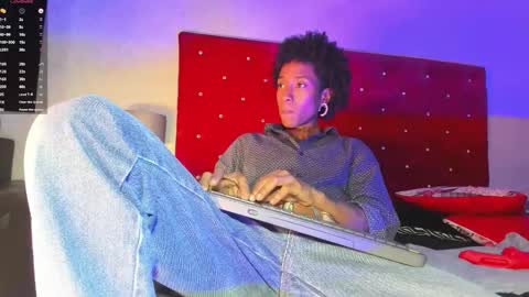 Snapshot of jhonymiller chatting on 12.20.25 jhonymiller online show from 12.20.25