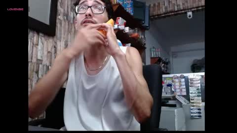 Snapshot of jhosuamoore2 chatting on 05.19.26 jhosuamoore2 online show from 05.19.26