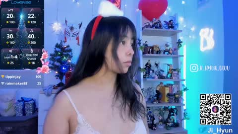 Snapshot of ji_hyun chatting on 12.10.24 Ji online show from 12.10.24