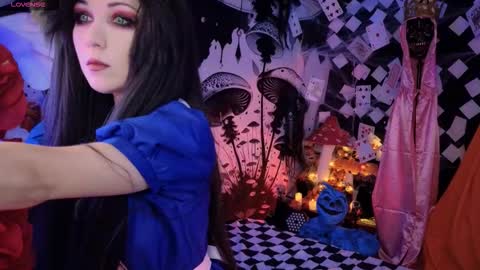 Snapshot of jiglipuf chatting on 11.08.25 online show from 11.08.25