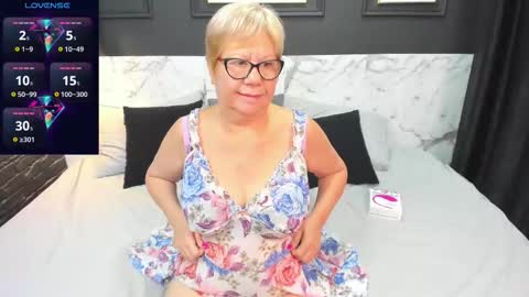 Snapshot of jill_mild chatting on 09.16.25 Jill online show from 09.16.25