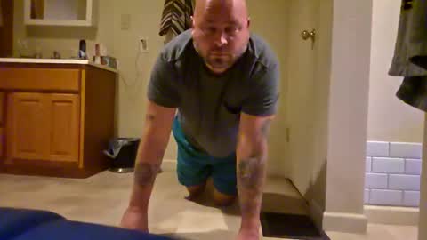 Snapshot of jiminowell chatting on 09.27.25 jiminowell online show from 09.27.25