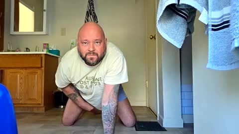 Snapshot of jiminowell chatting on 12.04.25 jiminowell online show from 12.04.25