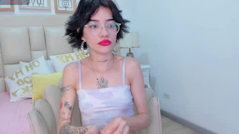 Snapshot of jinx_blue_ chatting on 04.18.26 jinx blue online show from 04.18.26