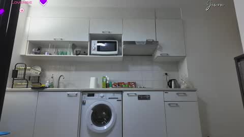 Jiwon online show from 02.21.25