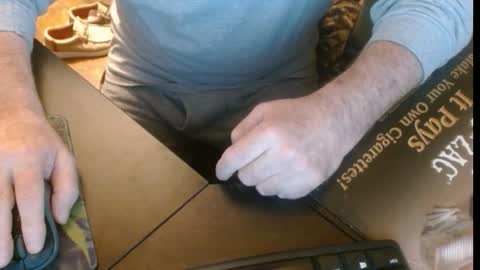 Snapshot of jksurf chatting on 12.04.25 me online show from 12.04.25