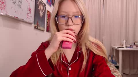 Snapshot of joan_kiss chatting on 09.30.25 joan_kiss online show from 09.30.25