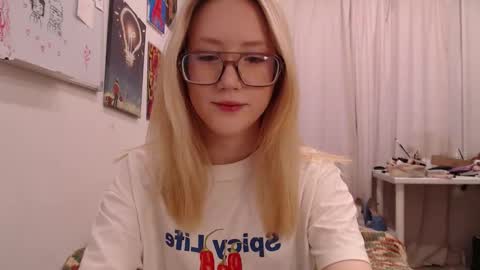 Snapshot of joan_kiss chatting on 11.28.25 joan_kiss online show from 11.28.25