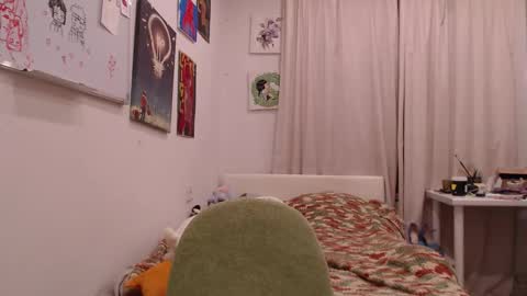 Snapshot of joan_kiss chatting on 12.05.25 joan_kiss online show from 12.05.25