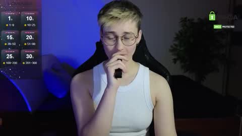 Snapshot of joan_night chatting on 12.04.25 J online show from 12.04.25