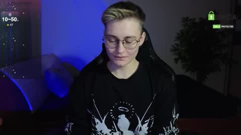 Snapshot of joan_night chatting on 12.05.25 J online show from 12.05.25